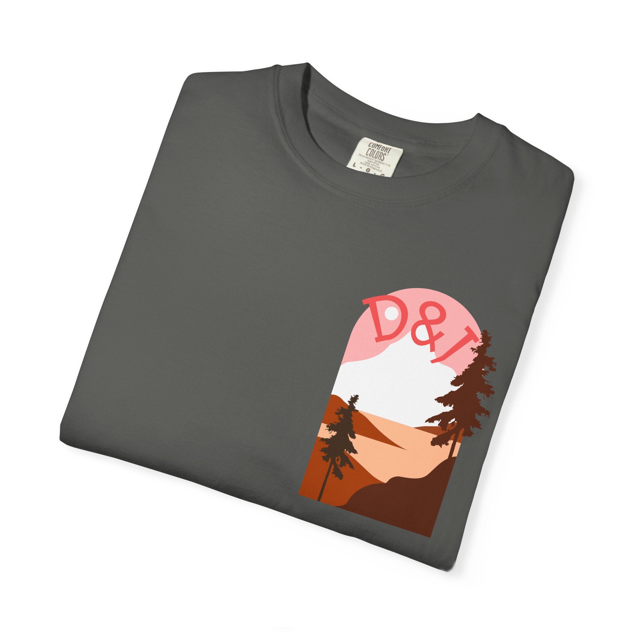 Nature Trail T-Shirt — "Entre Pinos y Senderos" Mountain Scenic Tee