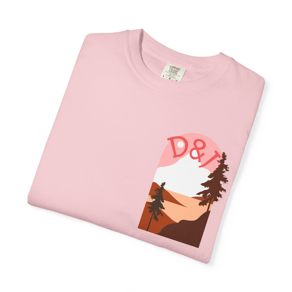 Nature Trail T-Shirt — "Entre Pinos y Senderos" Mountain Scenic Tee