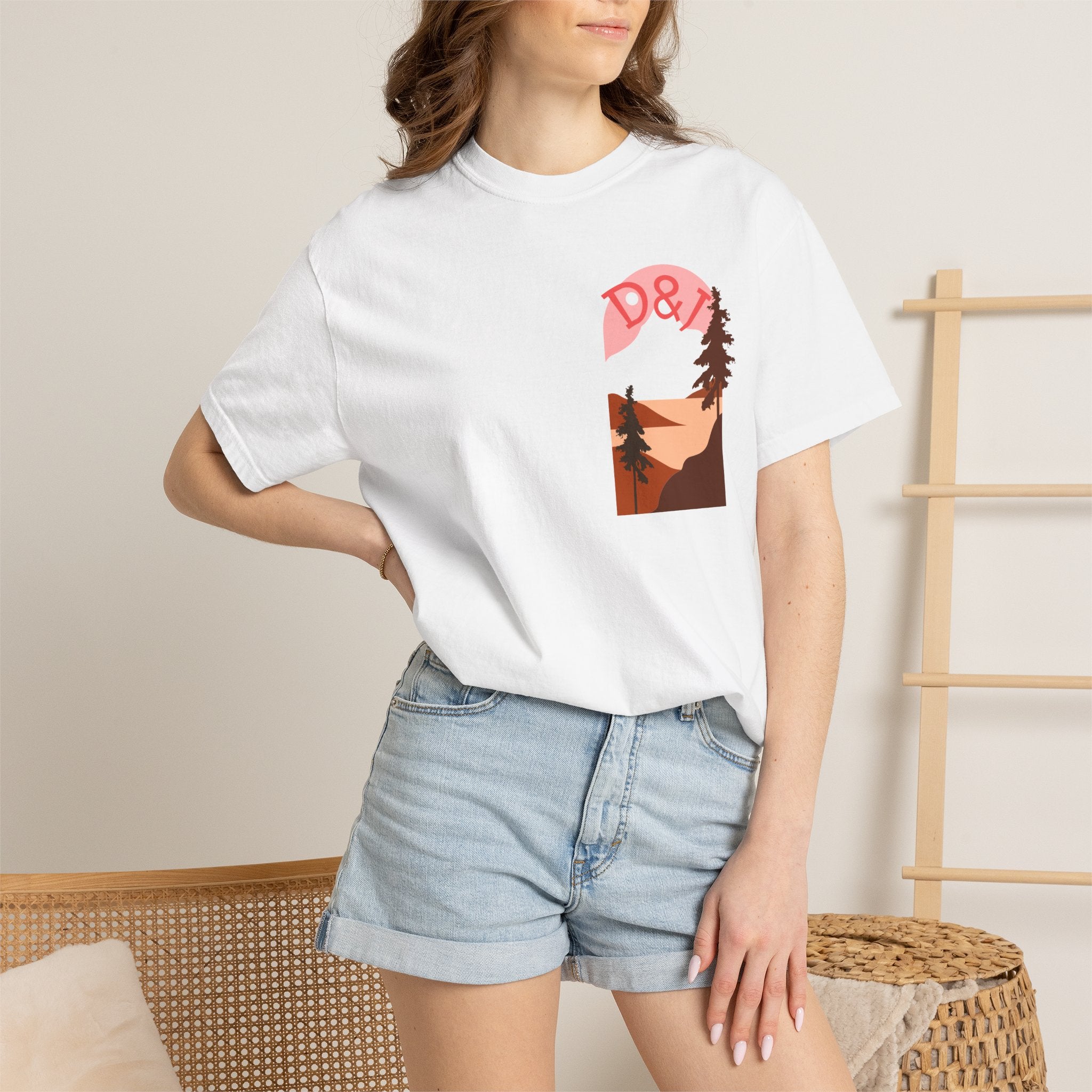 Nature Trail T-Shirt — "Entre Pinos y Senderos" Mountain Scenic Tee
