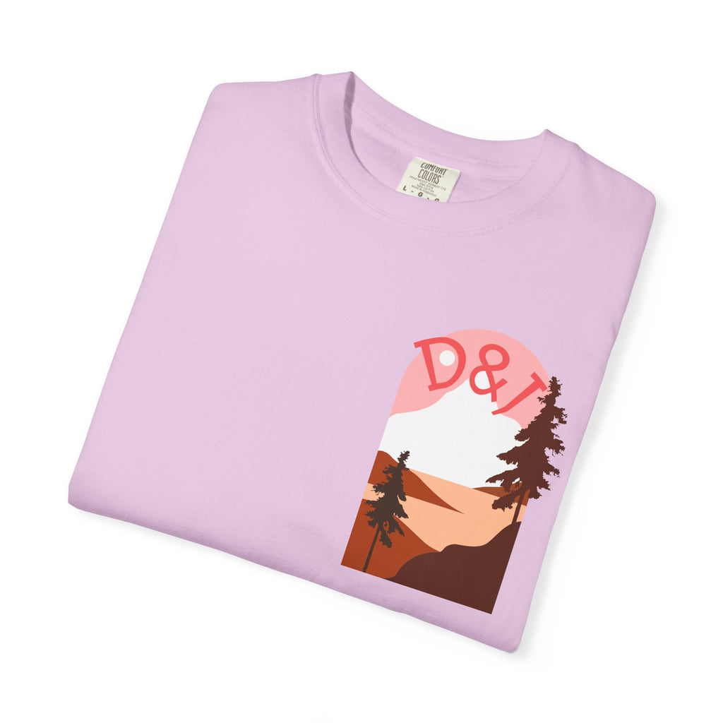 Nature Trail T-Shirt — "Entre Pinos y Senderos" Mountain Scenic Tee