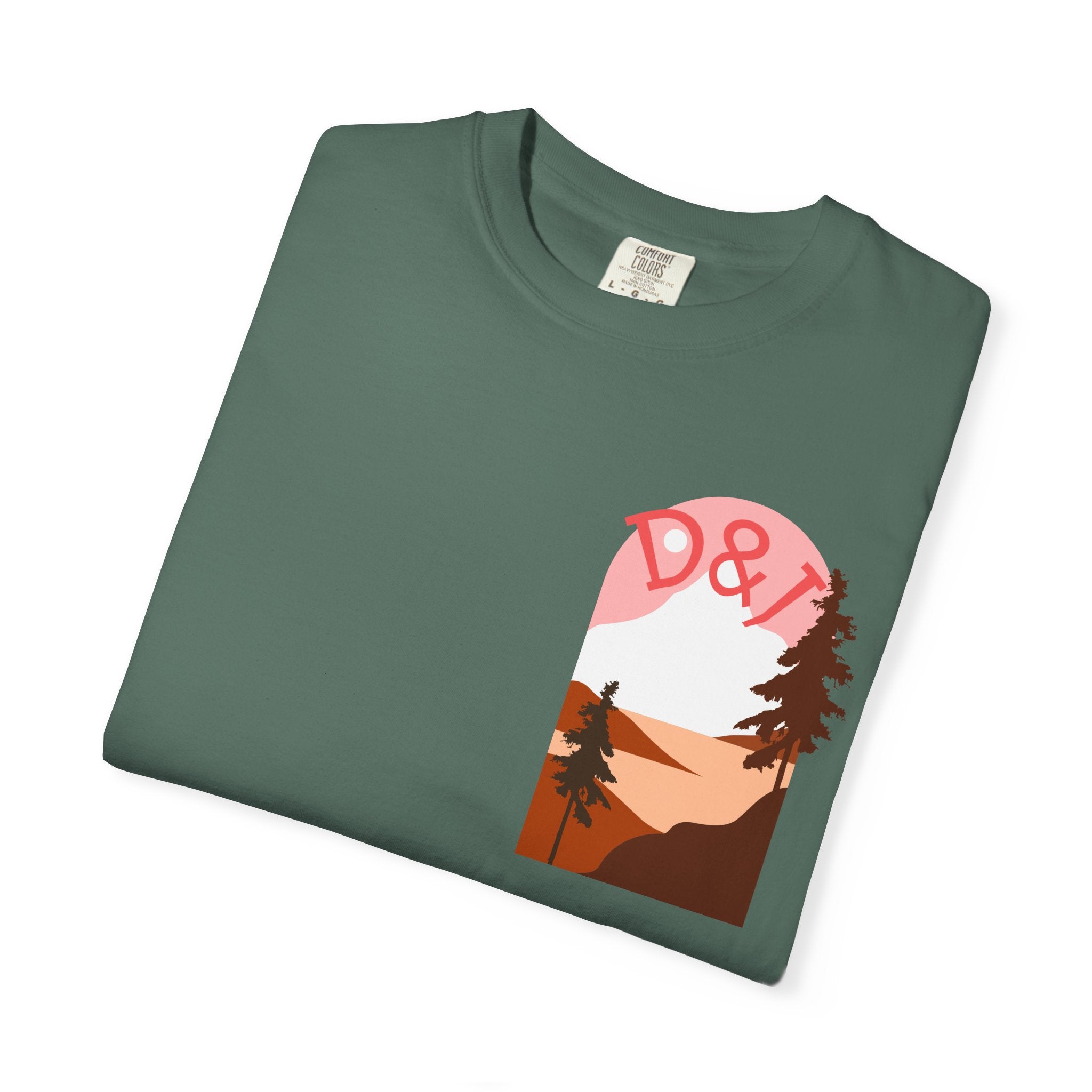 Nature Trail T-Shirt — "Entre Pinos y Senderos" Mountain Scenic Tee