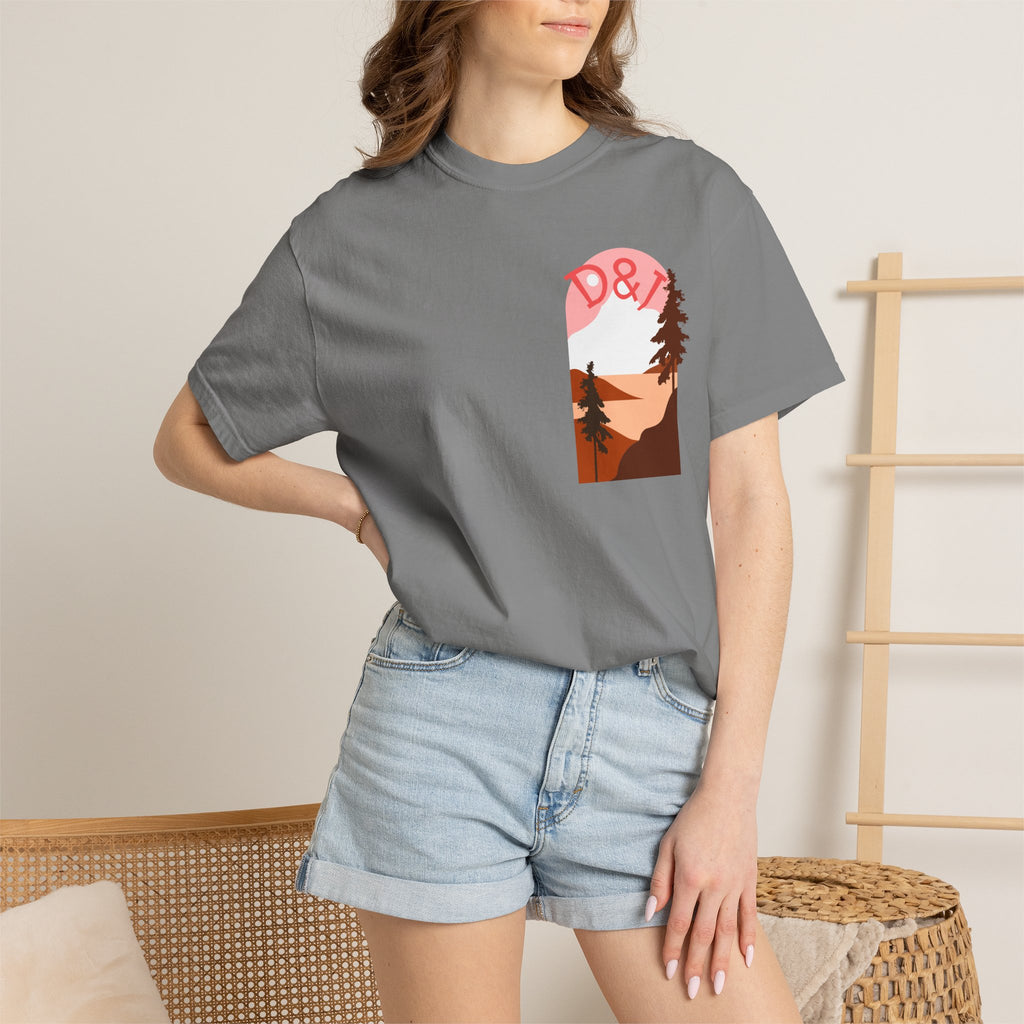 Nature Trail T-Shirt — "Entre Pinos y Senderos" Mountain Scenic Tee