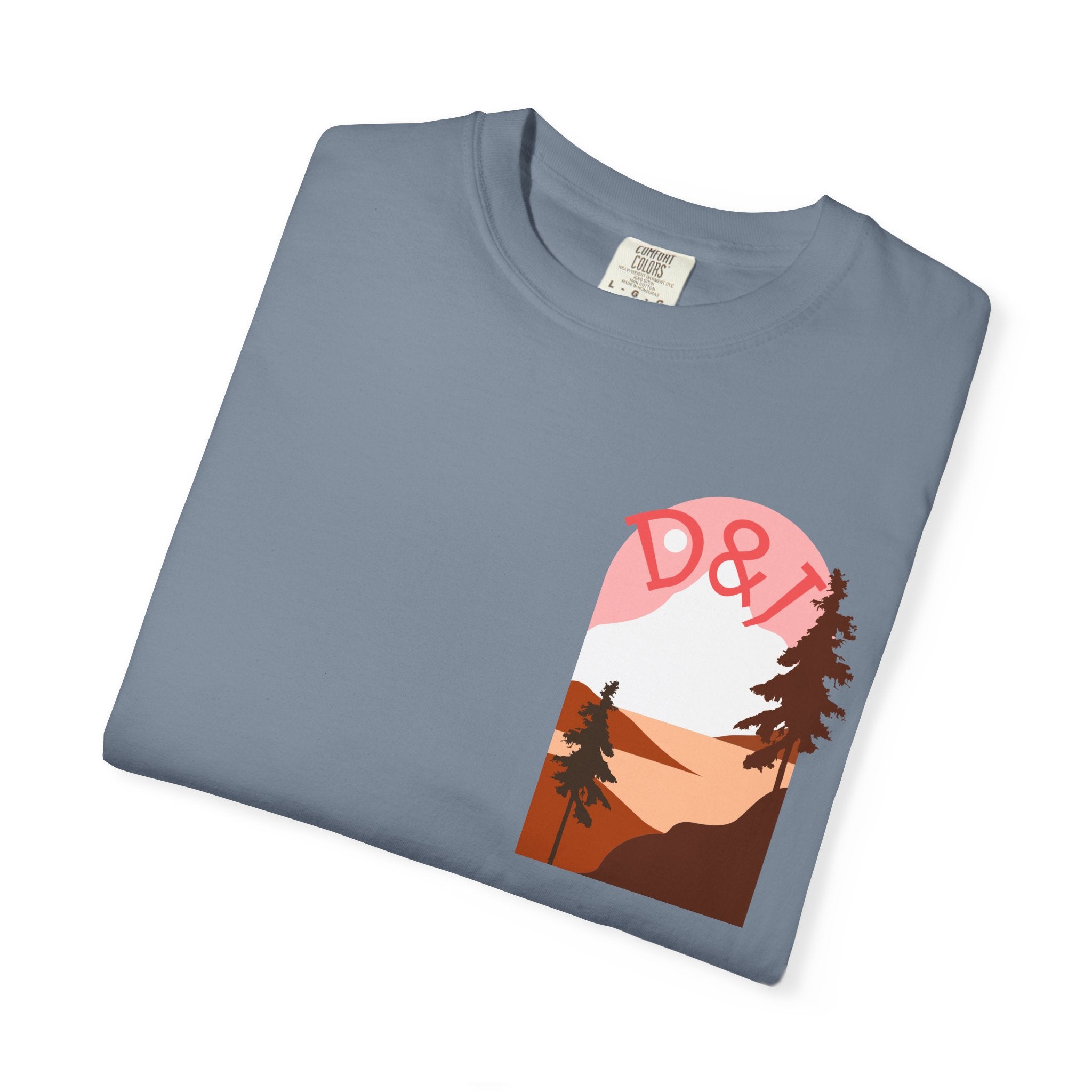 Nature Trail T-Shirt — "Entre Pinos y Senderos" Mountain Scenic Tee