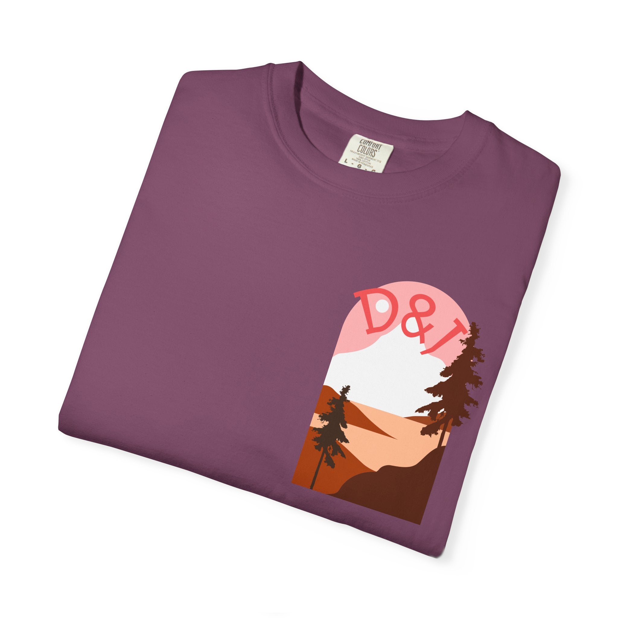 Nature Trail T-Shirt — "Entre Pinos y Senderos" Mountain Scenic Tee