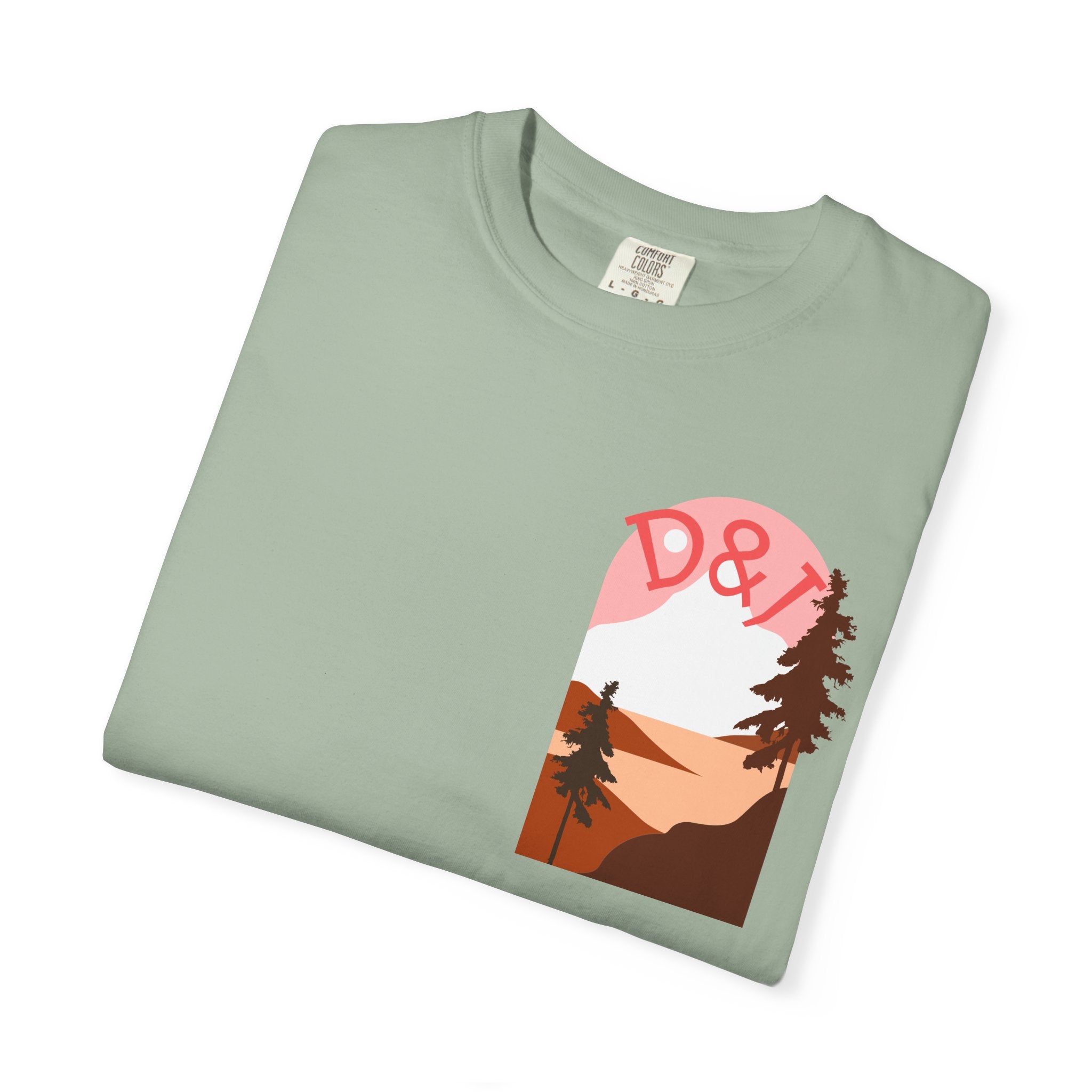 Nature Trail T-Shirt — "Entre Pinos y Senderos" Mountain Scenic Tee