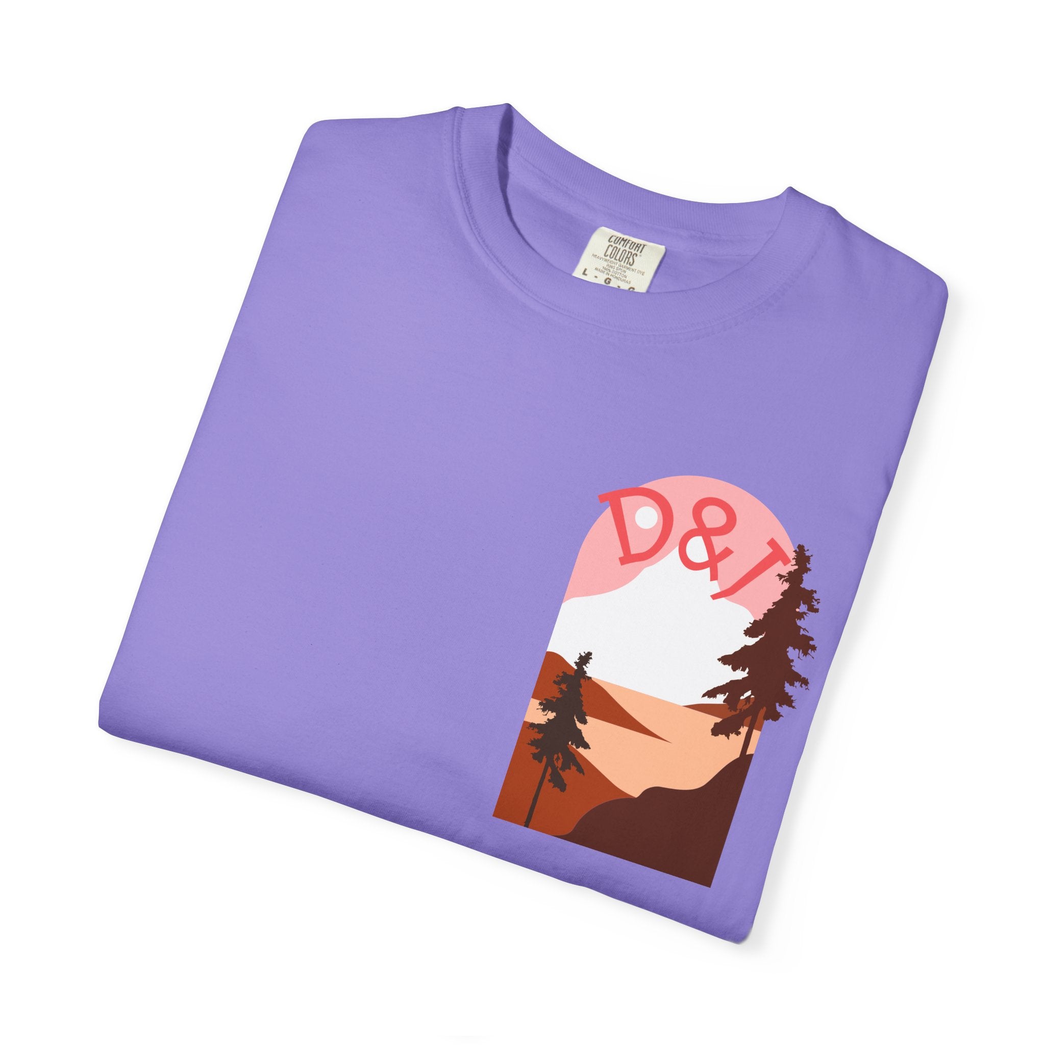 Nature Trail T-Shirt — "Entre Pinos y Senderos" Mountain Scenic Tee