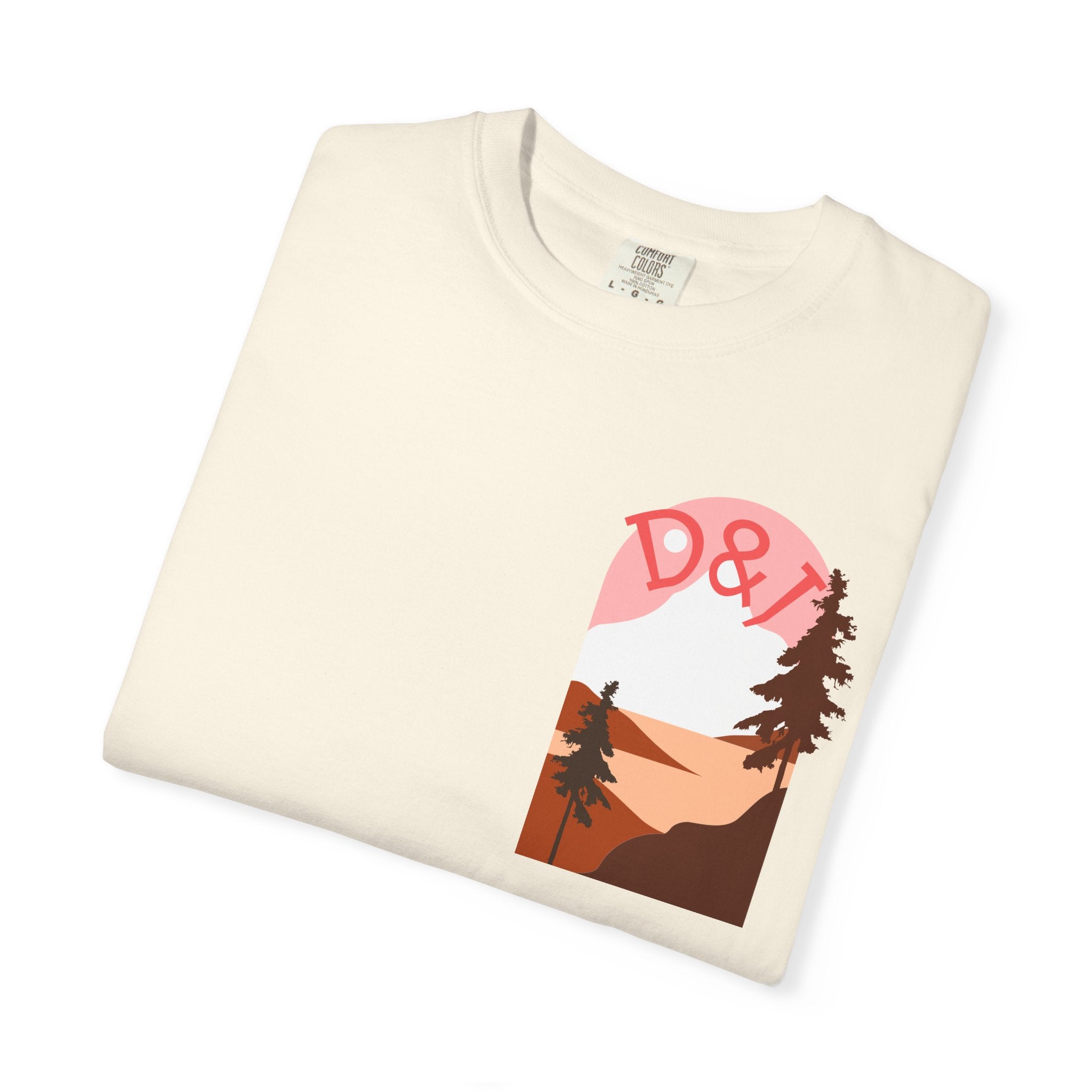 Nature Trail T-Shirt — "Entre Pinos y Senderos" Mountain Scenic Tee