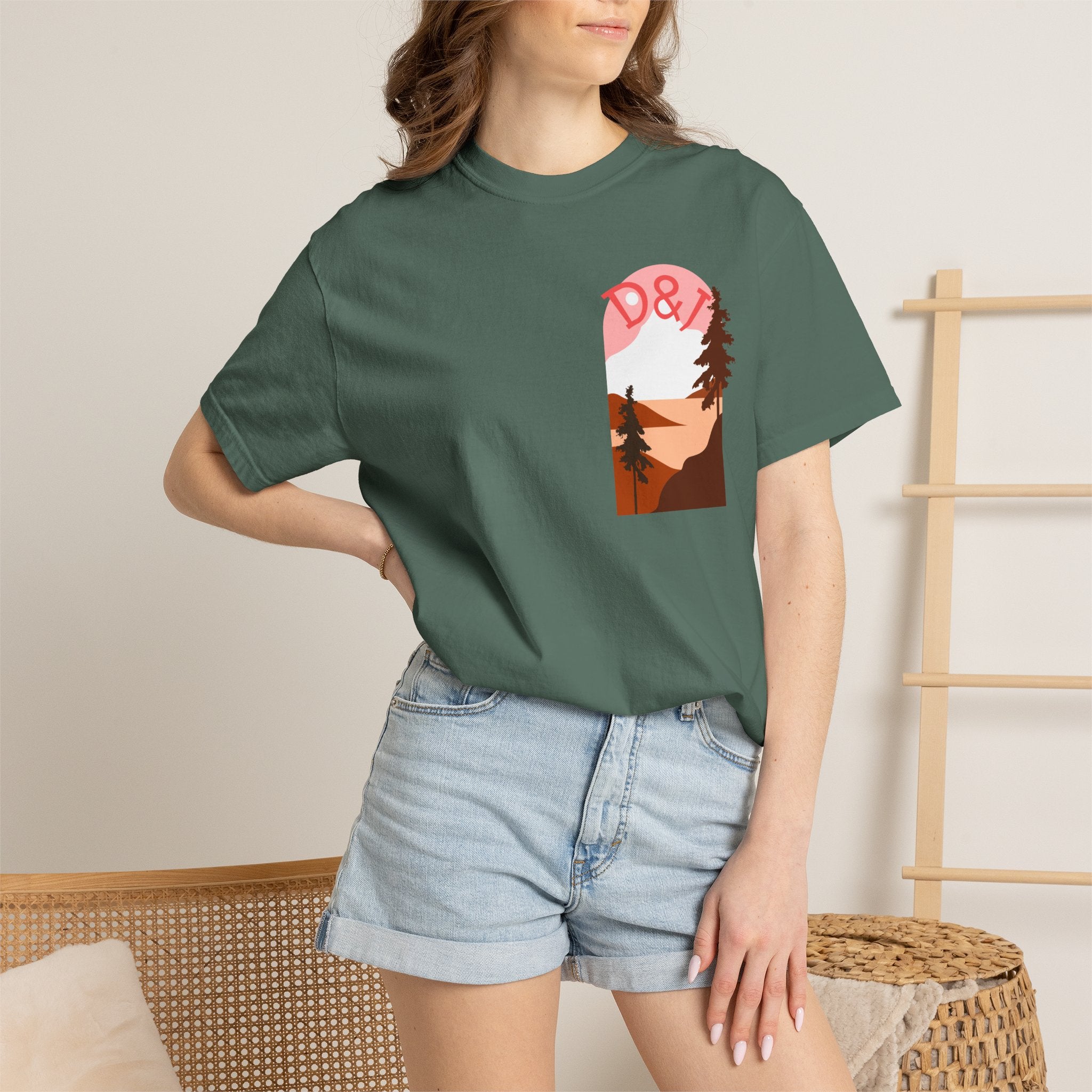 Nature Trail T-Shirt — "Entre Pinos y Senderos" Mountain Scenic Tee