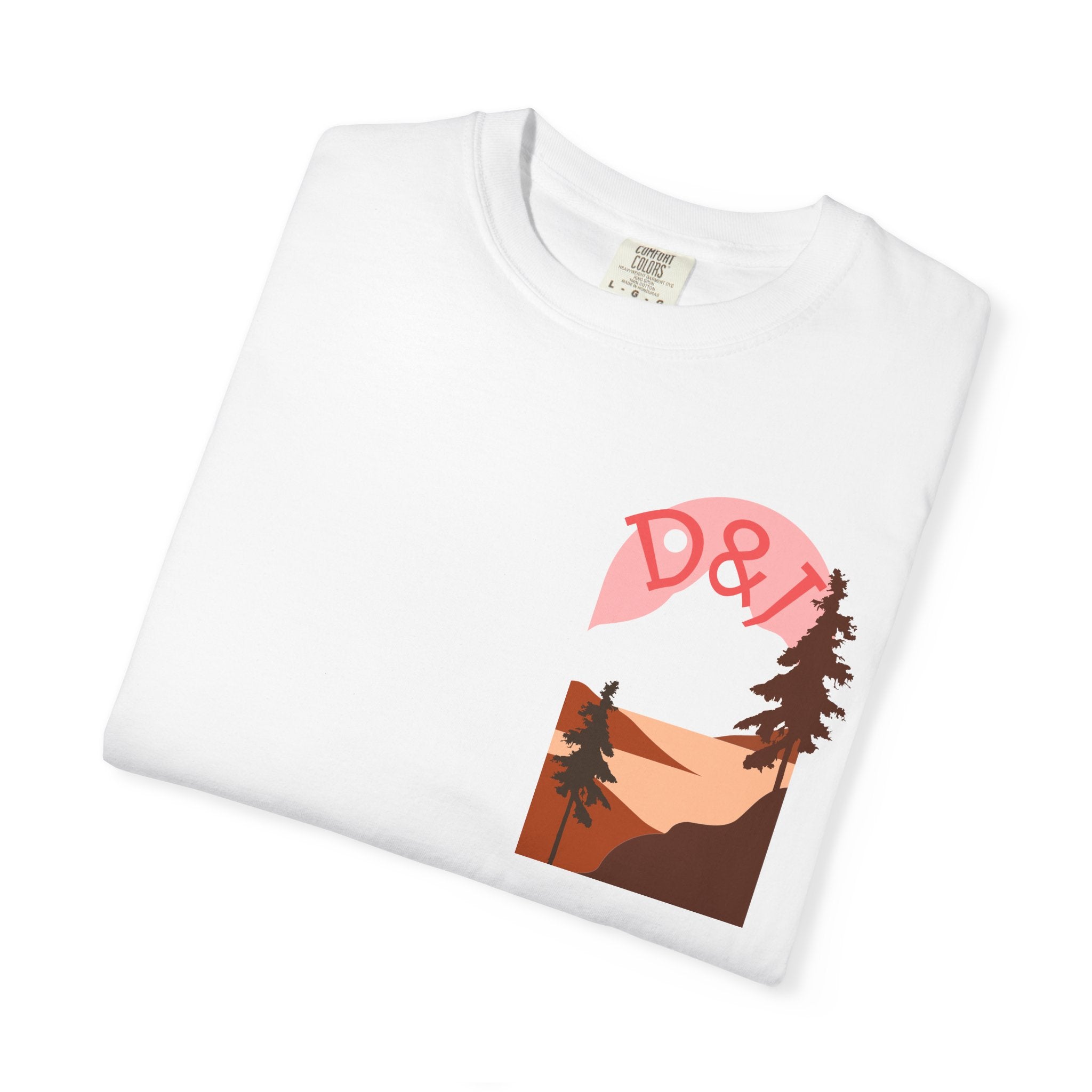 Nature Trail T-Shirt — "Entre Pinos y Senderos" Mountain Scenic Tee