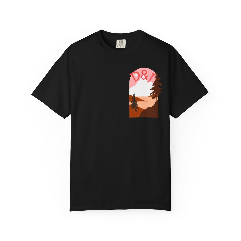 Nature Trail T-Shirt — "Entre Pinos y Senderos" Mountain Scenic Tee