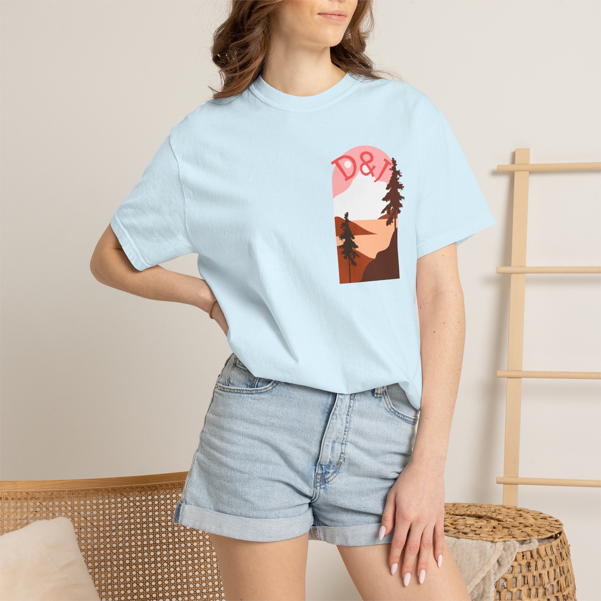 Nature Trail T-Shirt — "Entre Pinos y Senderos" Mountain Scenic Tee