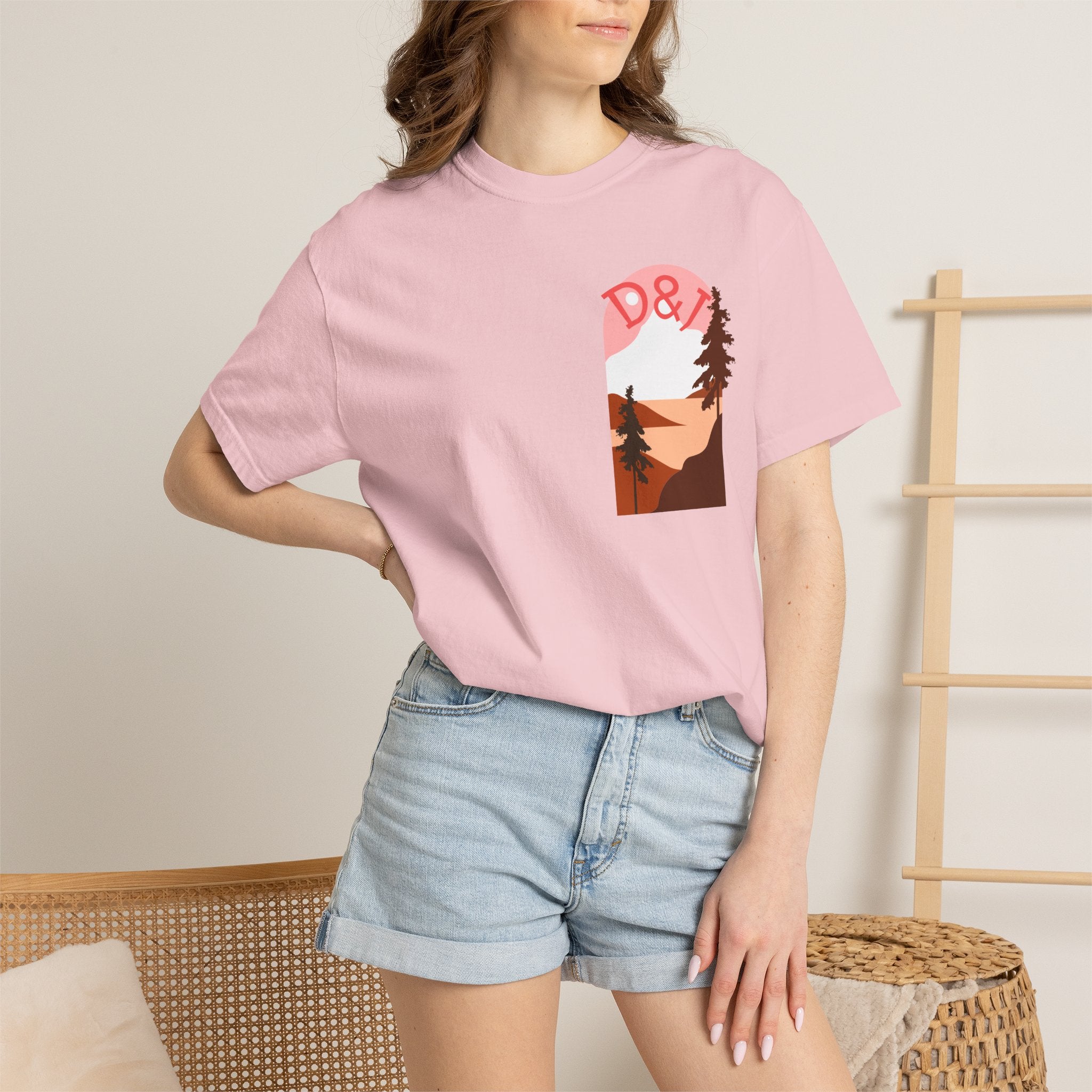 Nature Trail T-Shirt — "Entre Pinos y Senderos" Mountain Scenic Tee