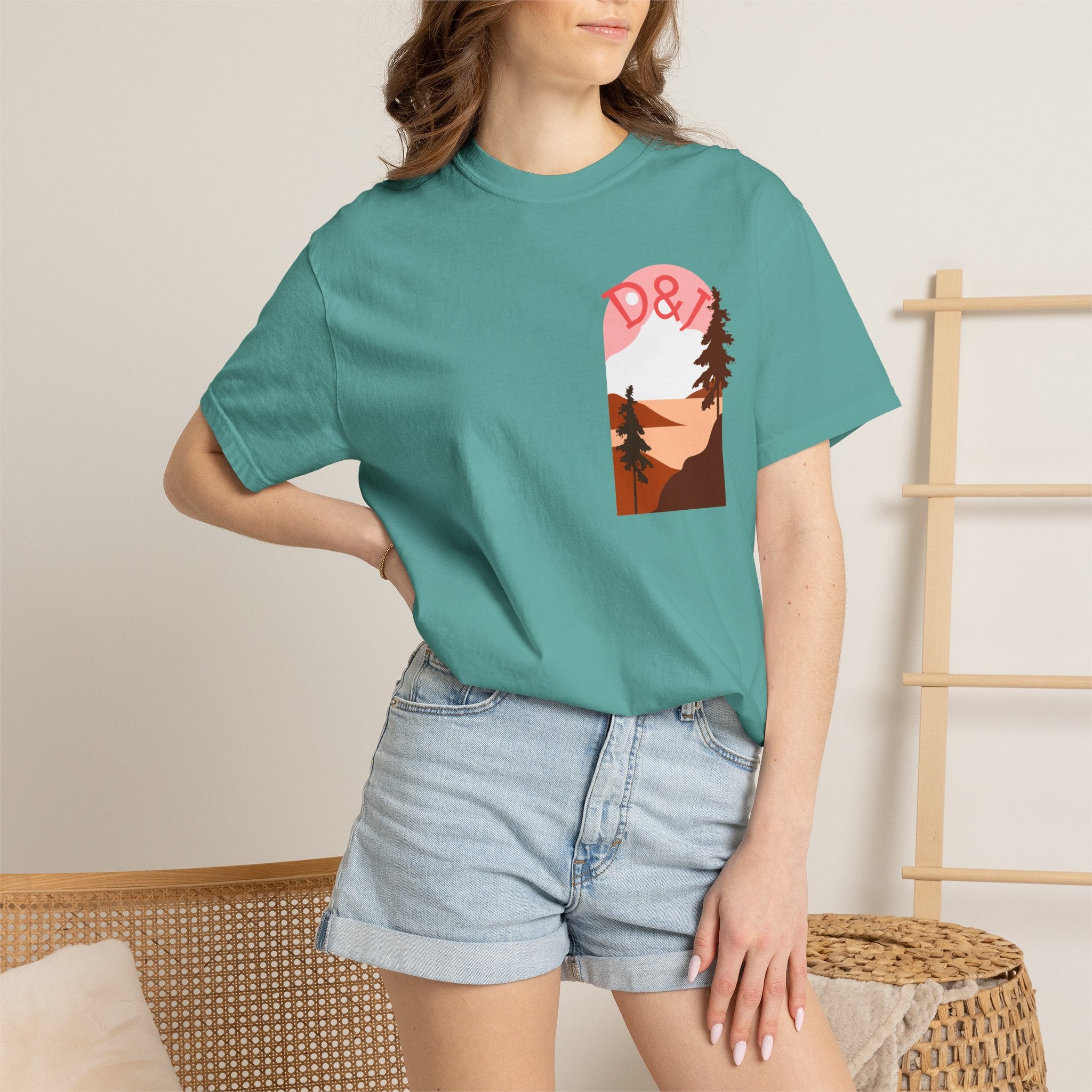Nature Trail T-Shirt — "Entre Pinos y Senderos" Mountain Scenic Tee